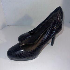 Christian Siriano Elegant Burgandy Snakeskin Pattern Heels